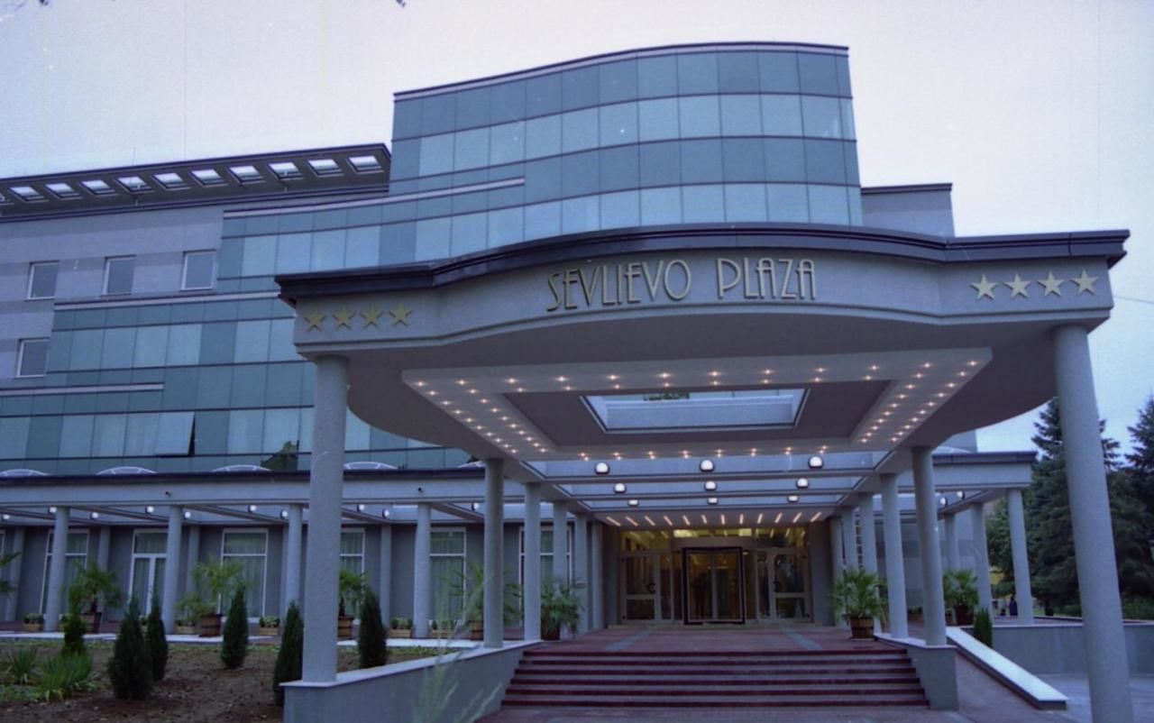 Отель Hotel Sevlievo Plaza Севлиево