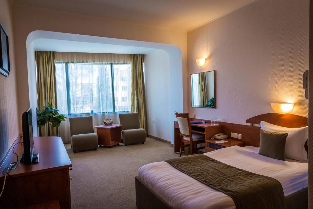 Отель Hotel Sevlievo Plaza Севлиево-35